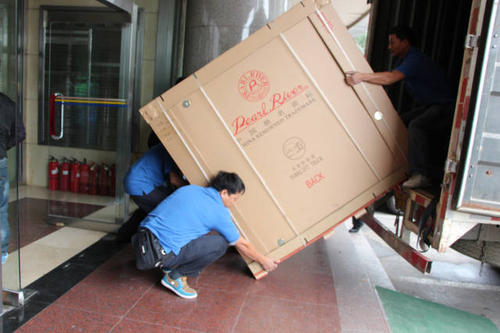乌恰钢琴贵重工艺品无忧运